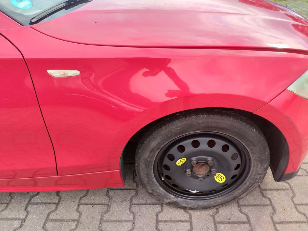 BMW 1er E87 original Kotflügel vorn rechts Japanrot Bj.2006